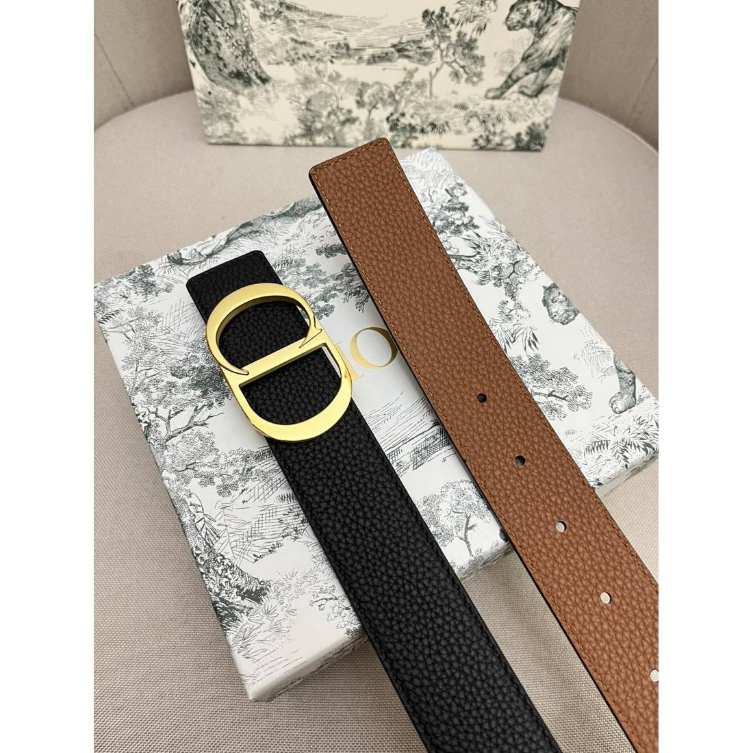 Dior cowhide and bottom leather, palladium plated pure steel buckle 35MM