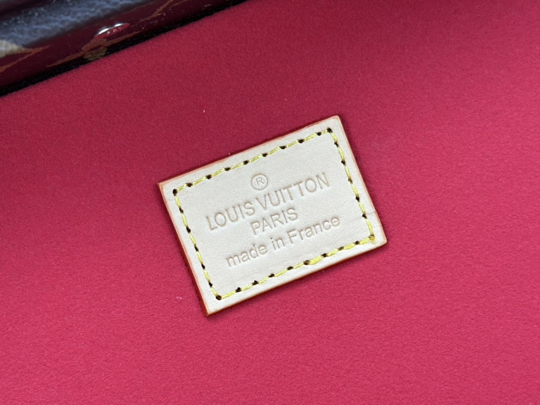 Louis Vuitton Coffret Trésor 24 M24572 Shoulder Bag Handbag