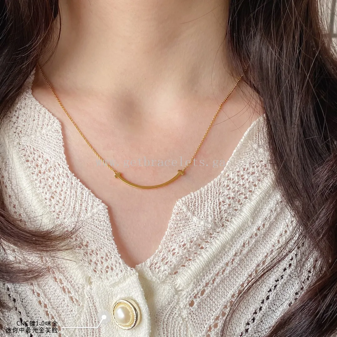 Tiffany T Medium Smile Pendant Yellow Gold/Rose Gold/White Gold