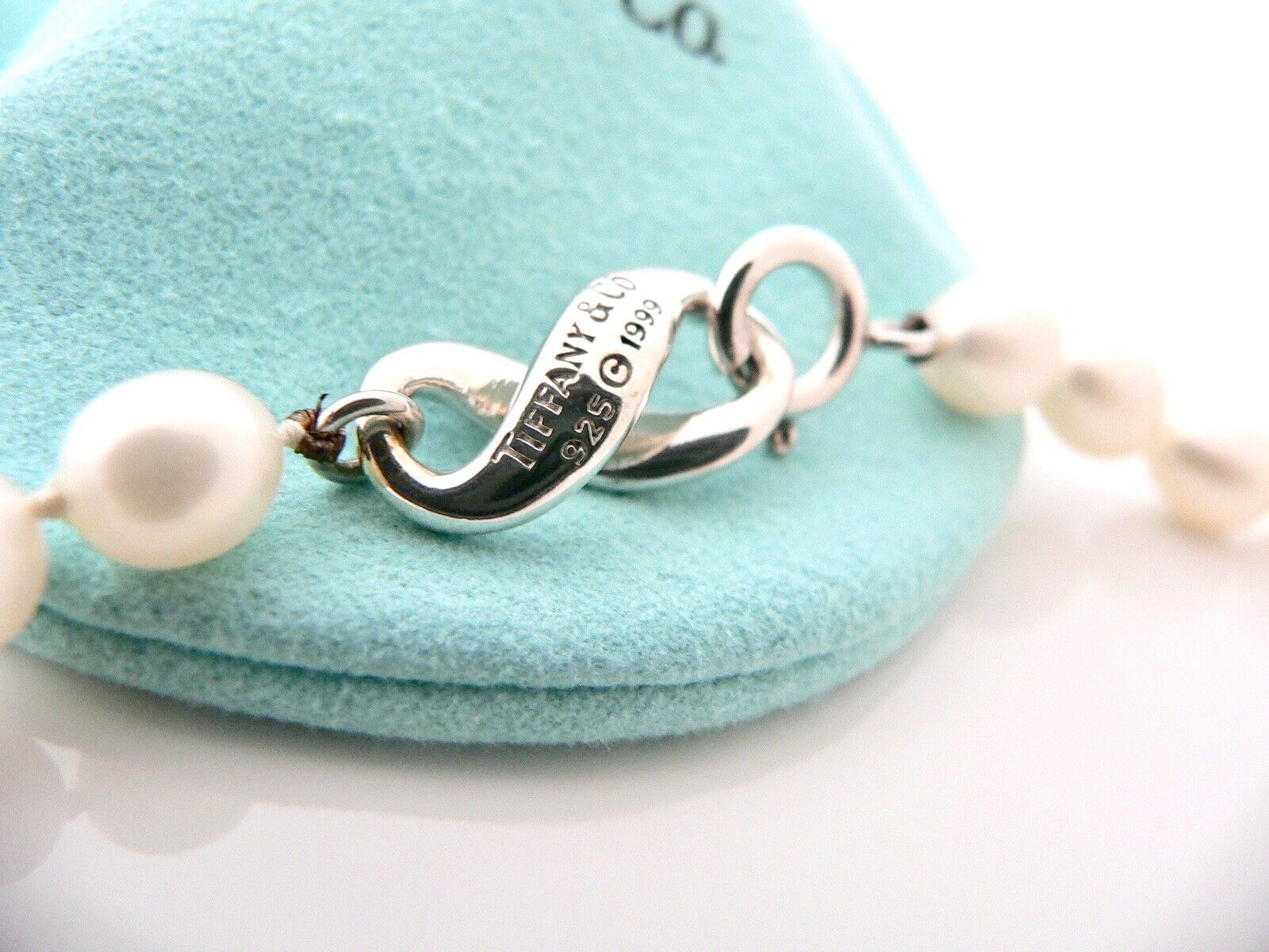 Tiffany & Co Pearl Necklace Strand Infinity Charm Pendant Chain Love Gift Pouch