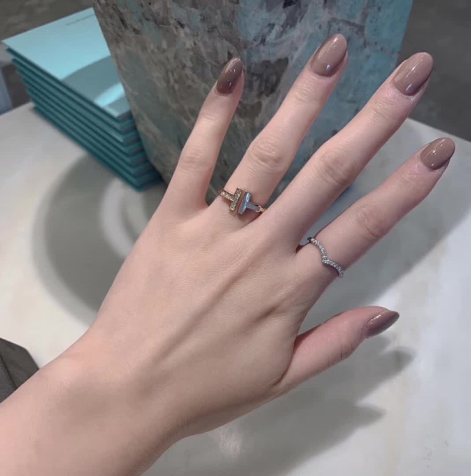 Tiffany T Wire Ring in Rose Gold with Diamonds and Mother-of-pearl