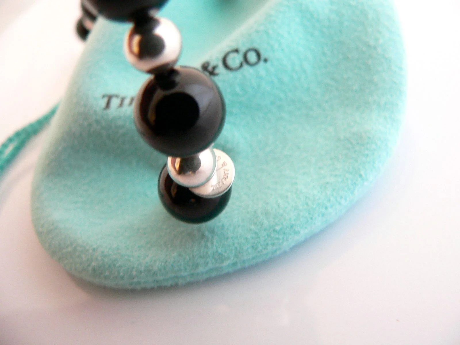 Tiffany & Co Silver Onyx Ball Bead Bracelet Bangle Chain 7.75 In Gift Pouch Love