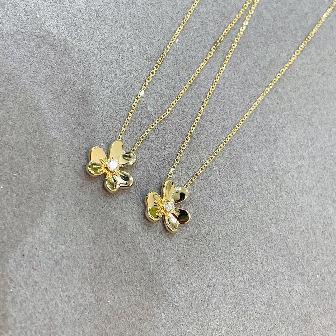 Van Cleef & Arpels Gold Three Flowers Necklace, Frivole pendant, mini model