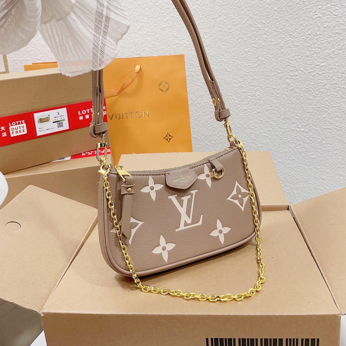 Louis Vuitton LV Easy Pouch Shoulder Bag(Replica)