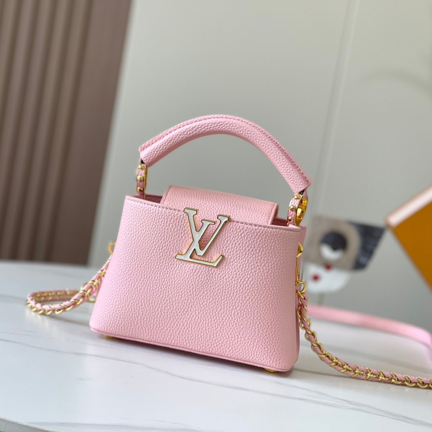 Louis Vuitton LV Capucines Love lock Chain Shoulder Bag M23950  (Replica)