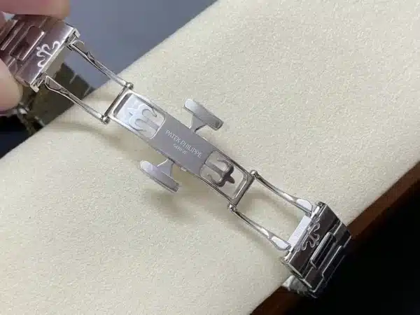 Nautilus 7118/1A-001 Ladies Automatic.  35.2 mm,Steel,