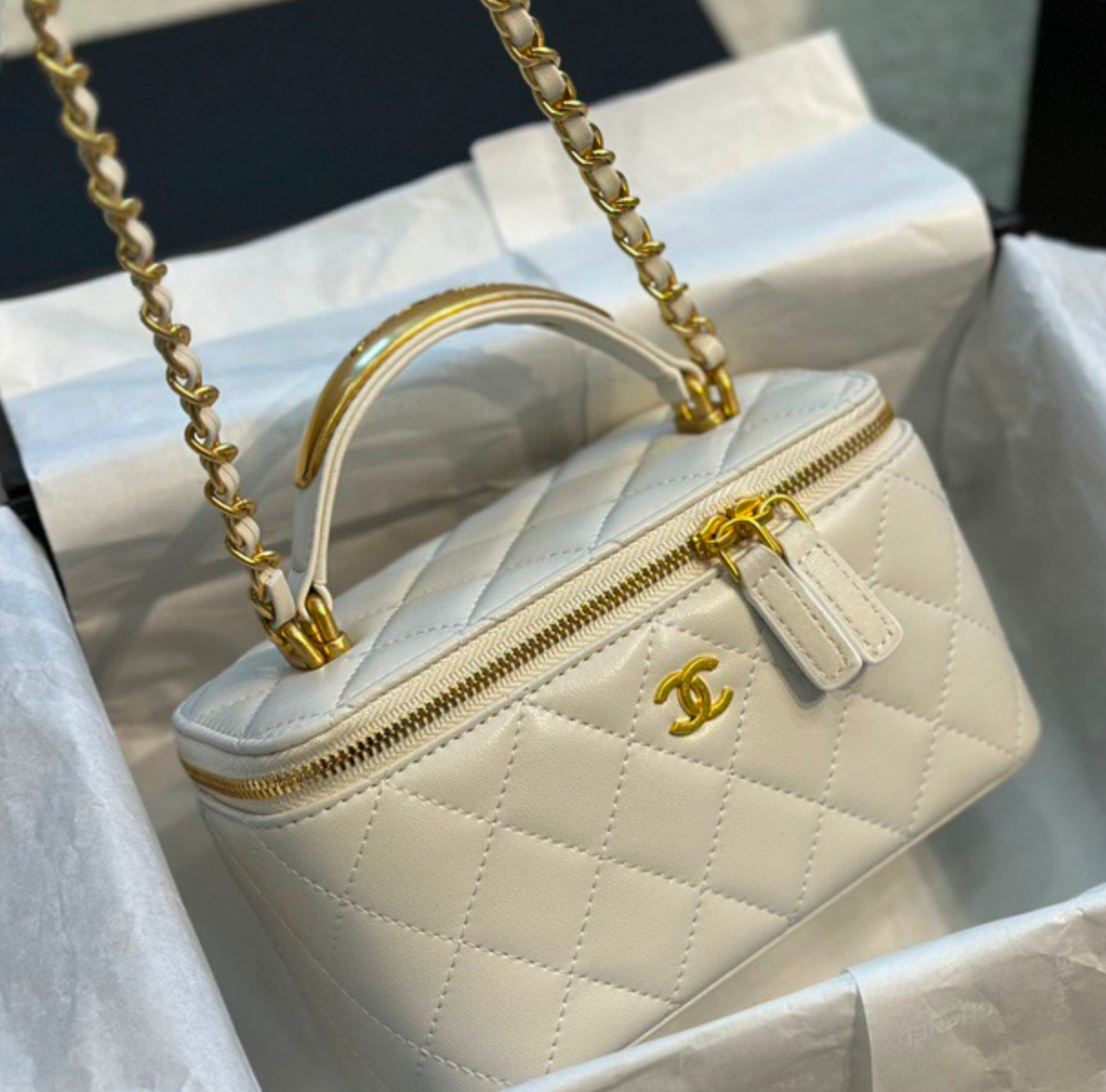 Chanel 22B Metal Handle Makeup Box Bag (Replica)