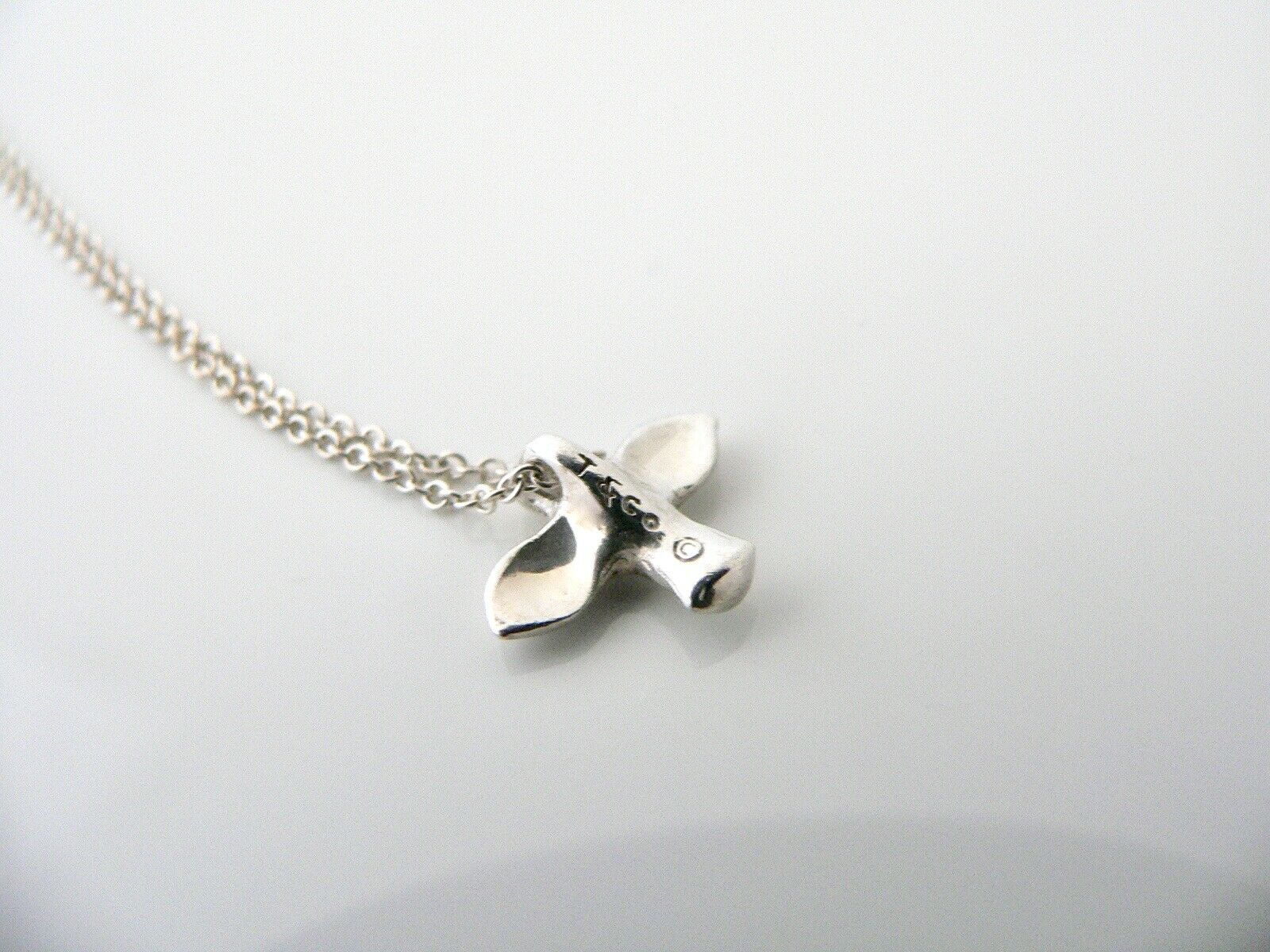 Tiffany & Co Dove Necklace Nature Bird Peace Pendant Charm Silver Love Gift Art