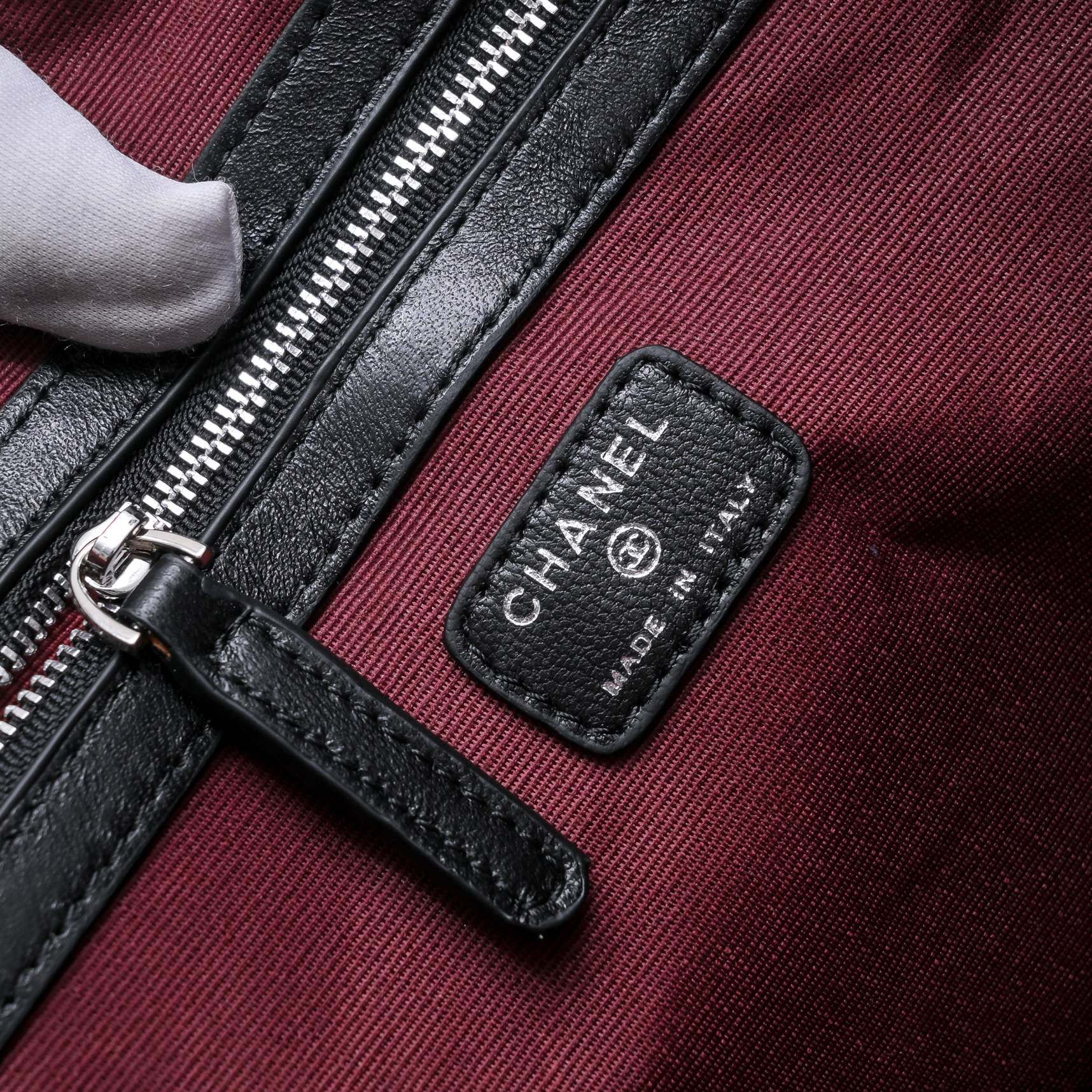 Chanel Cowhide Caviar Lattice Clutch silver buckle Clutch Bag Handbag