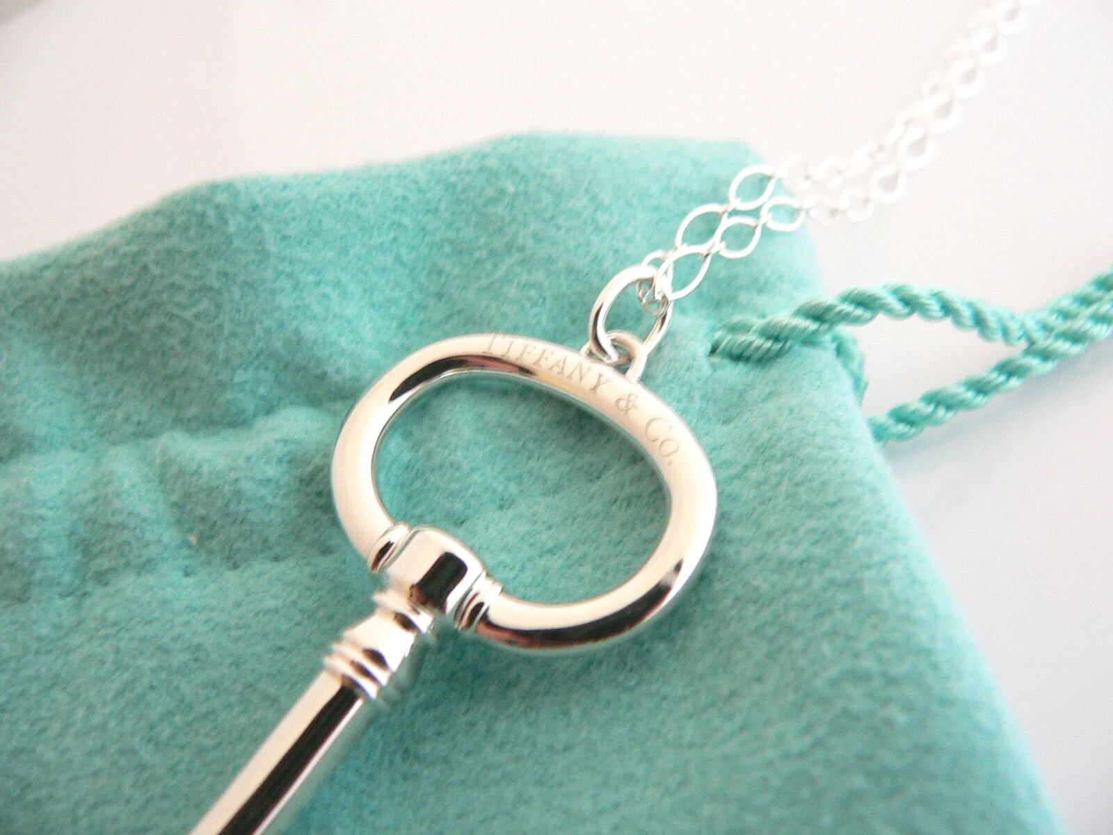Tiffany Co Silver Large Oval Key Necklace Pendant 24 inch Chain Gift Pouch Love