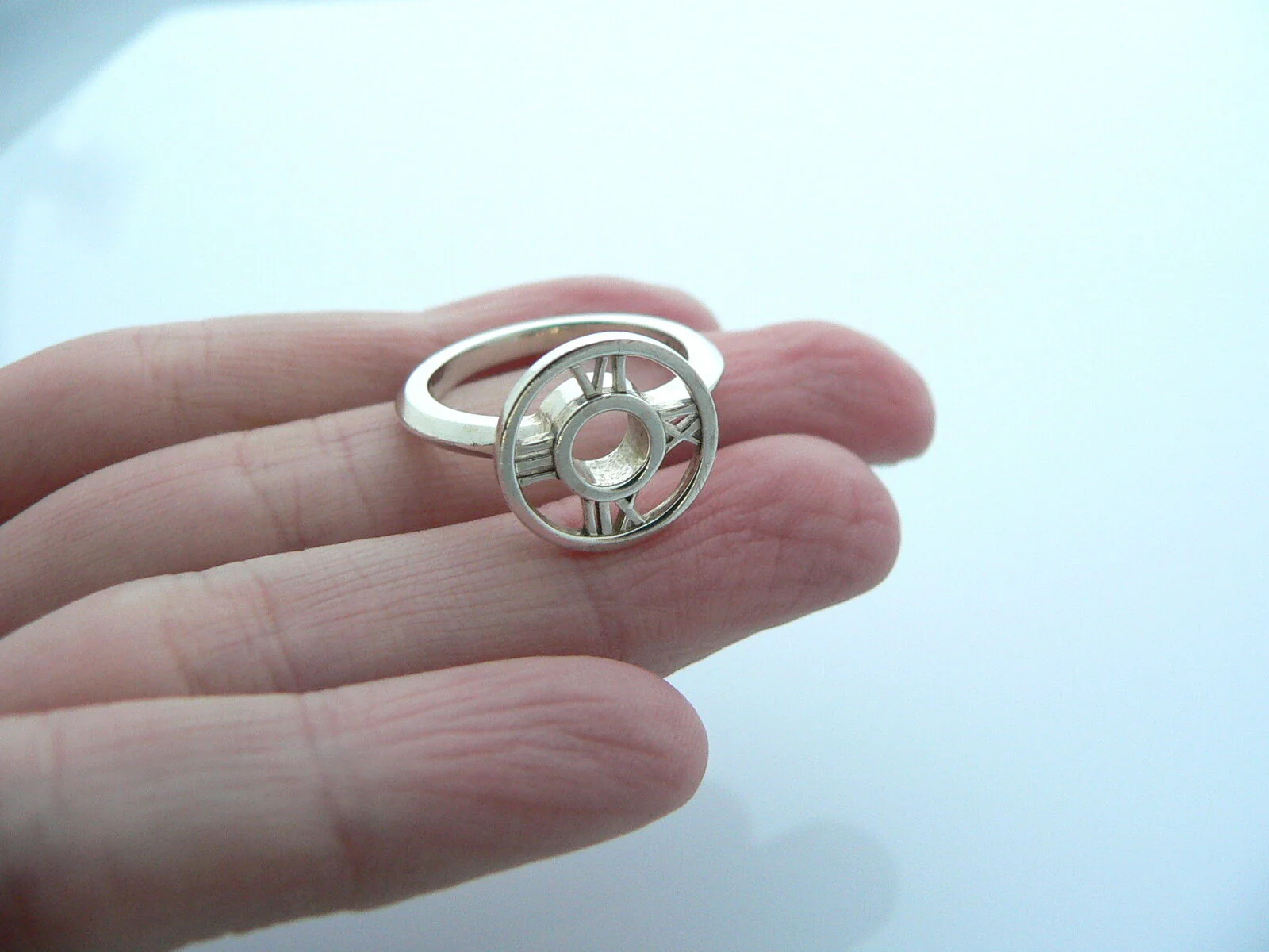 Tiffany & Co Silver Atlas Medallion Round Circle Ring Band Sz 6 Rare Gift Love