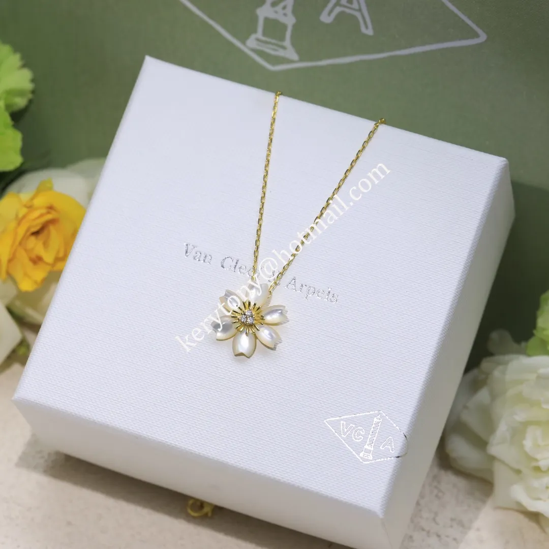 Cheap Van Cleef Arpels Rose de Noel Clip Pendant Yellow Gold With Diamond and Mother-of-pearl In Canada