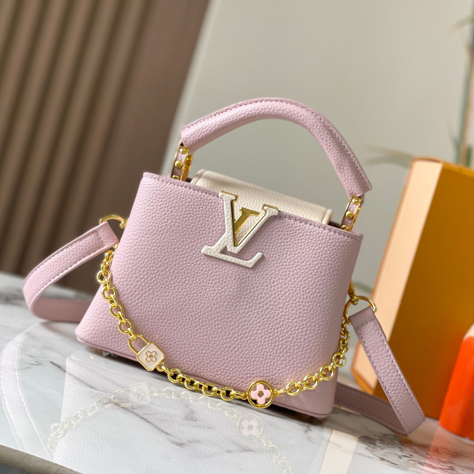 Louis Vuitton LV Capucines Love lock Chain Shoulder Bag M23950  (Replica)