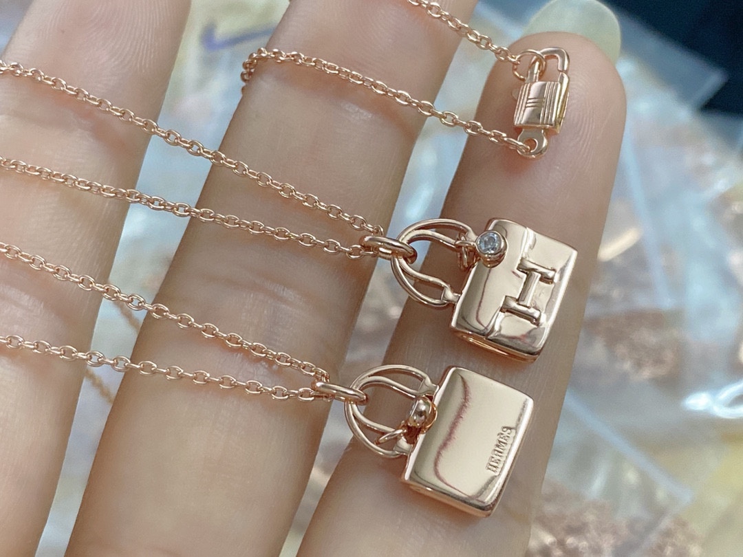 Hermes Bag Necklace with a Diamond