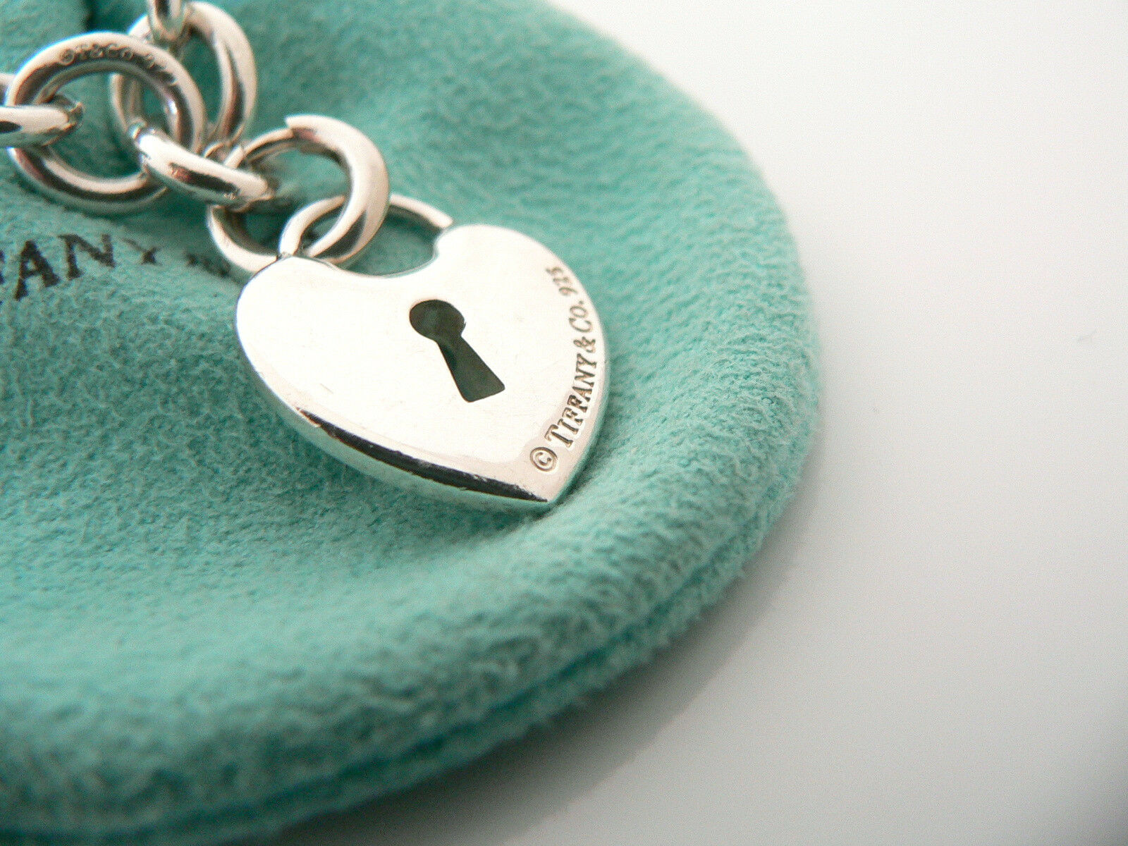 Tiffany & Co Silver Heart Key Hole Charm Pendant Bracelet Bangle Gift Love Pouch