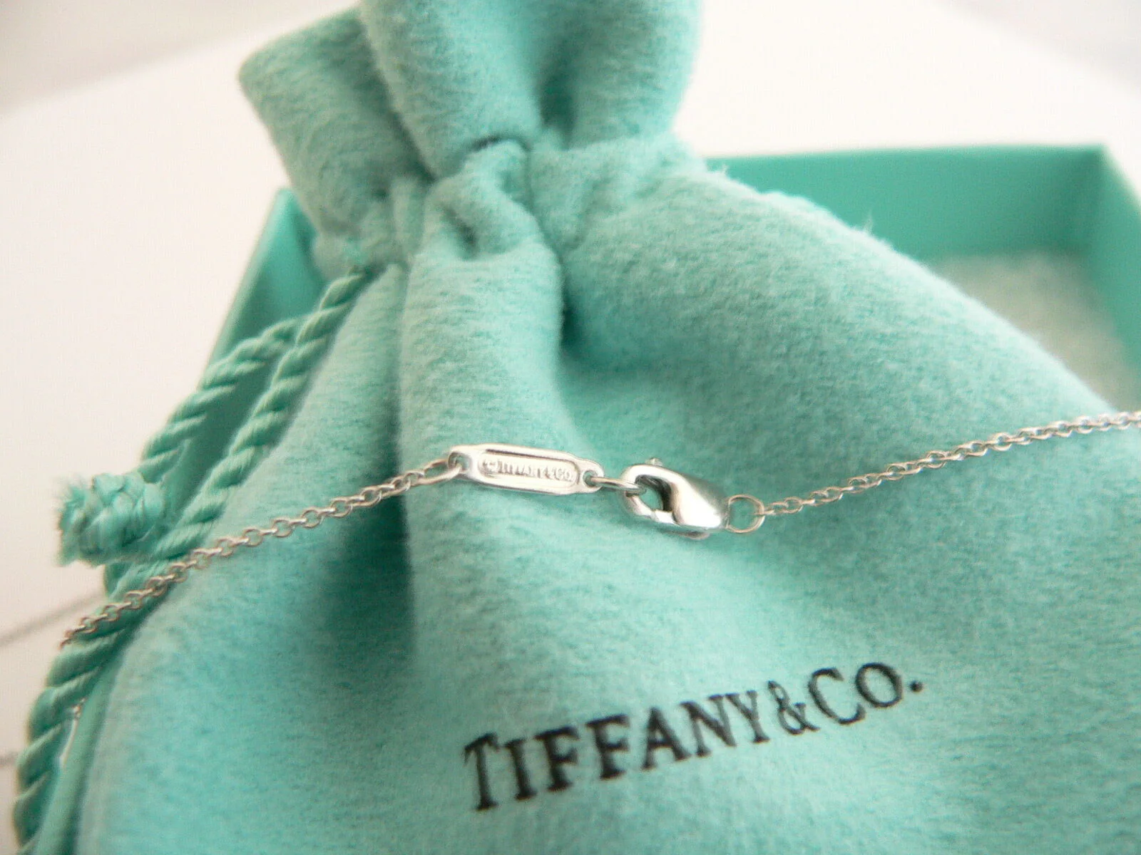 Tiffany & Co 18K Gold Paper Clip Necklace Pendant Charm Gift Pouch Love Dangling