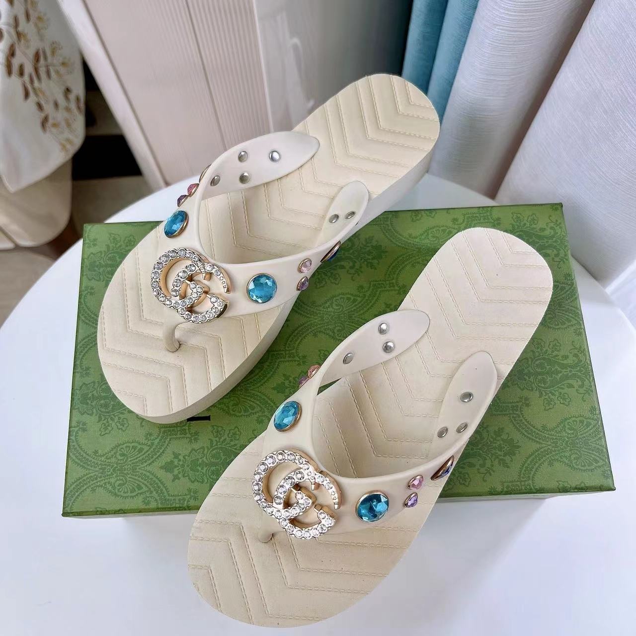 Gucci Shoes V-shaped toe clamp Band drill Slide Sandal (Replica)