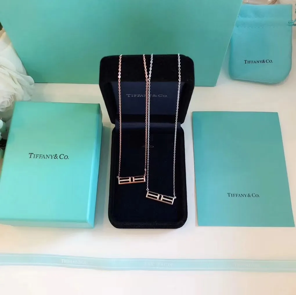 Quality Luxury Tiffany T Two Open Horizontal Bar Pendant Female Diamonds Necklace Rose Gold/ Yellow Gold / Silver 60991359