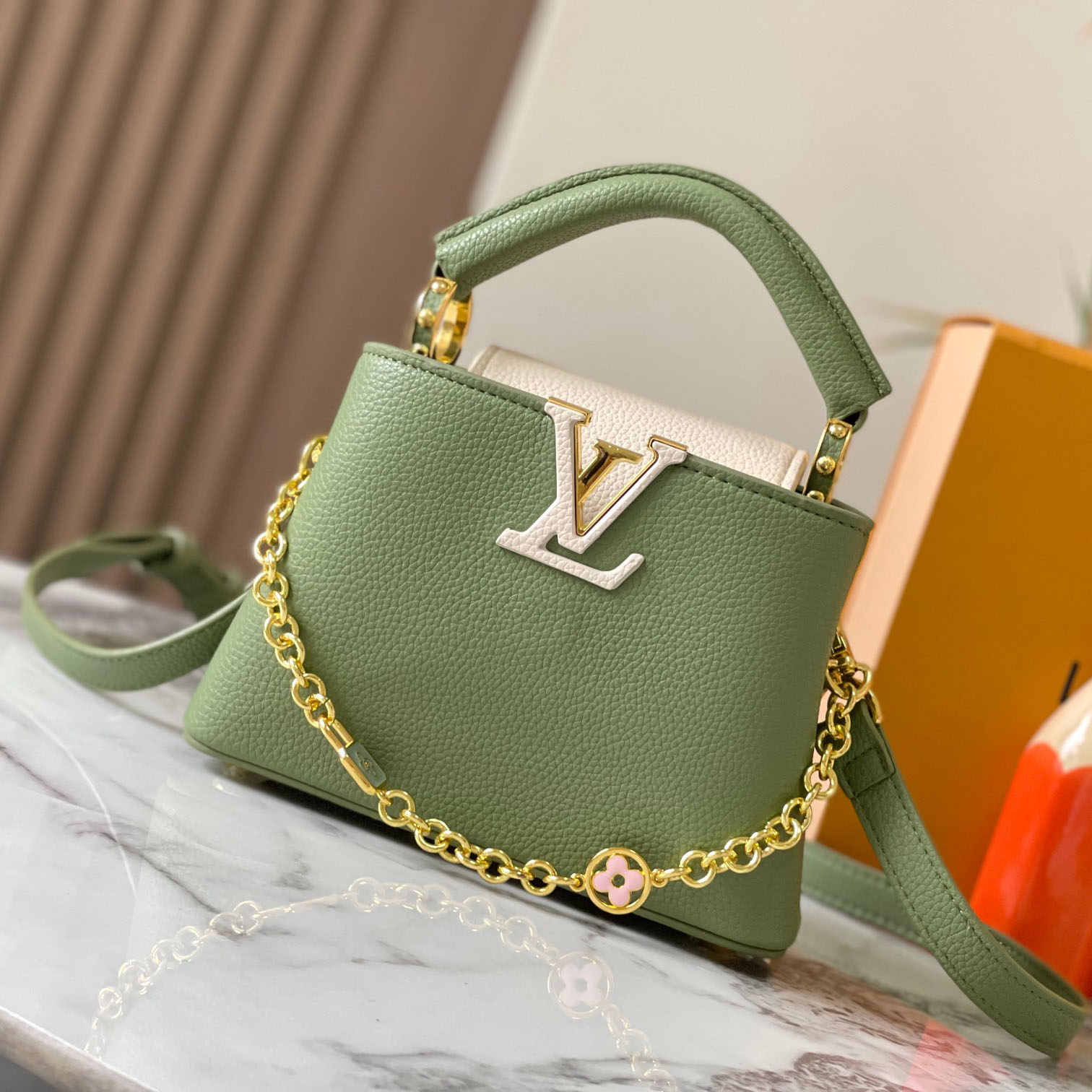 Louis Vuitton LV Capucines Love lock Chain Shoulder Bag M23950  (Replica)