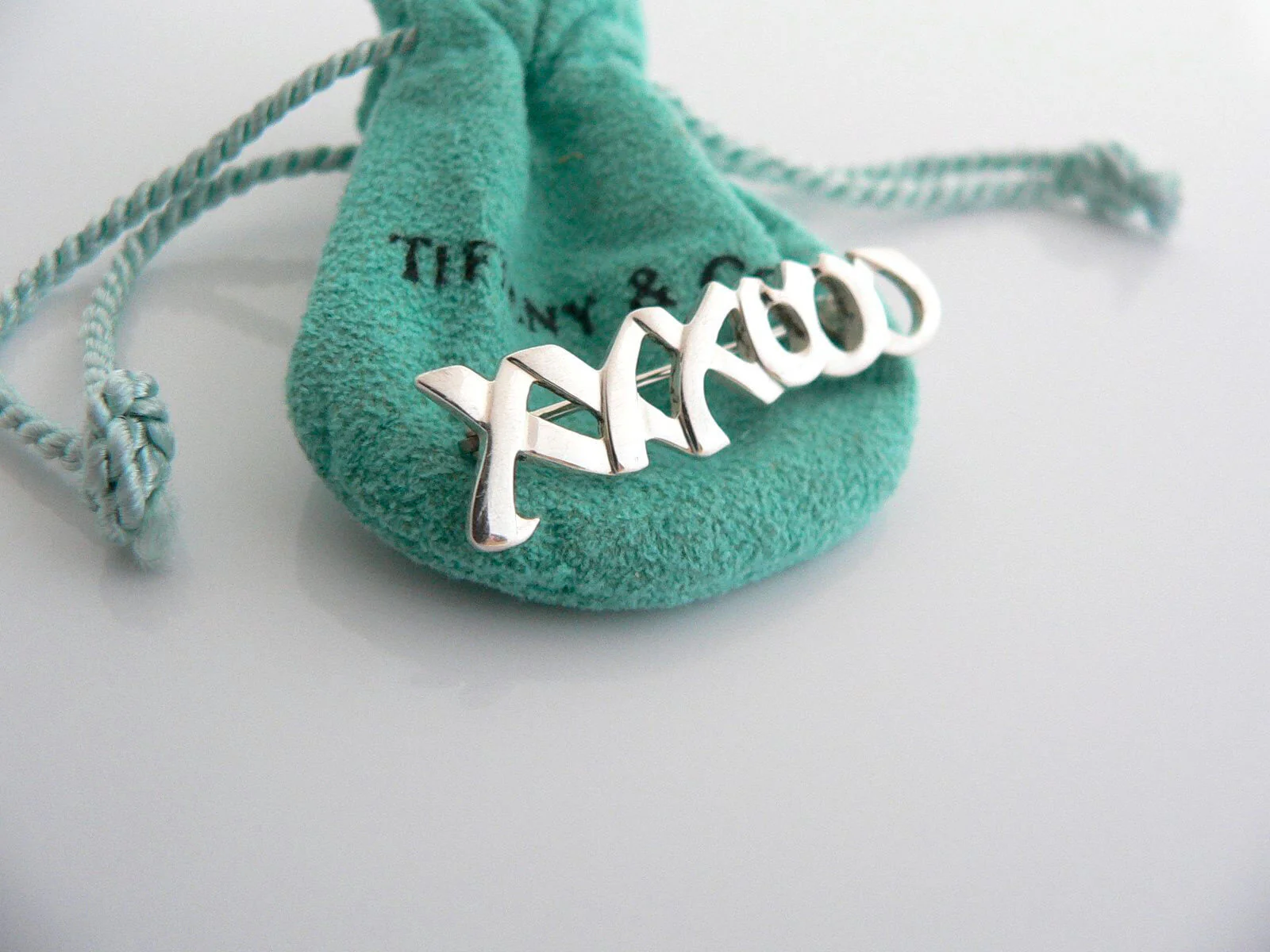 Tiffany & Co XXOO Pin Love Kisses Brooch Picasso Heart Gift Pouch T Co Silver