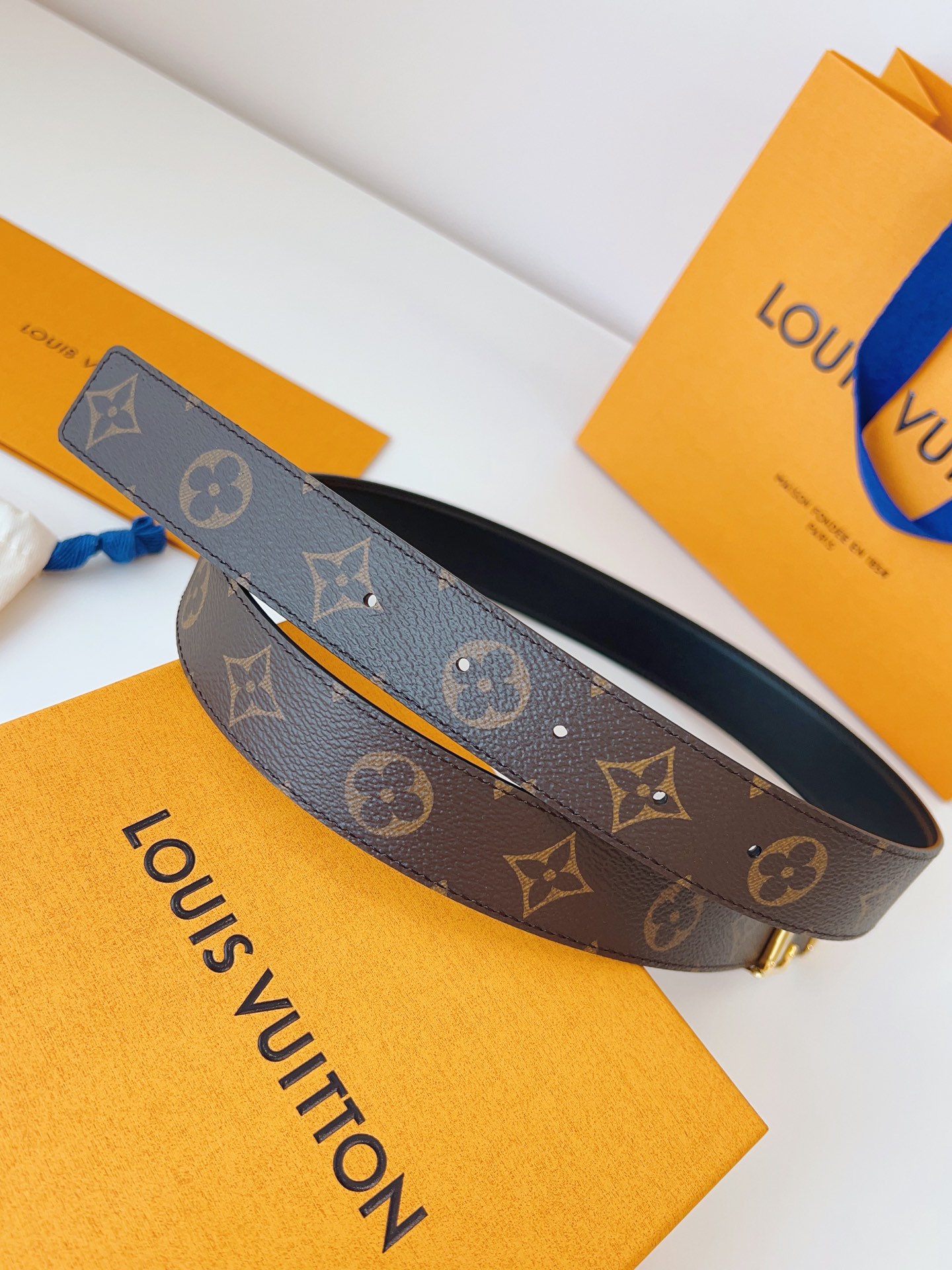 Louis Vuitton LV Leather Belts 1:1 Mirror Version