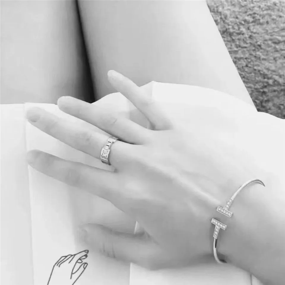 New Tiffany Atlas Band With Three Crystals Individual Style For Gift Dubai Price GRP07933