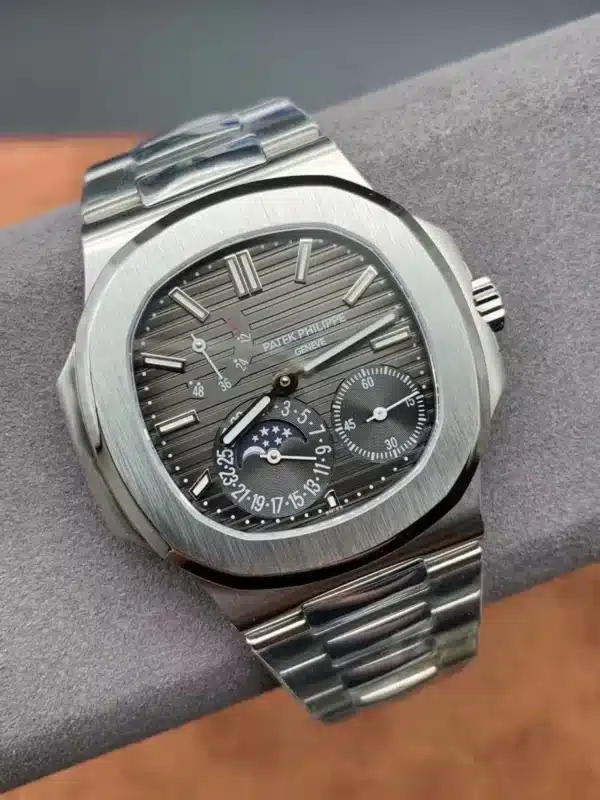 Nautilus Moon phases 40 mm,Stainless steel Dark Dial,5712/1A-001