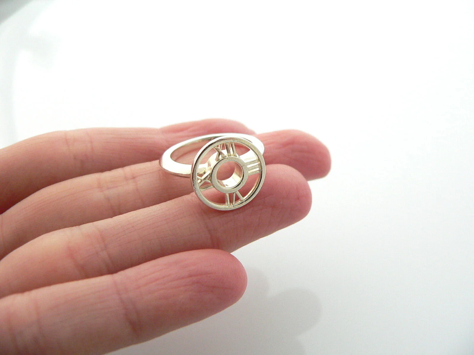 Tiffany & Co Silver Atlas Medallion Round Ring Band Sz 5 Rare Gift Statement