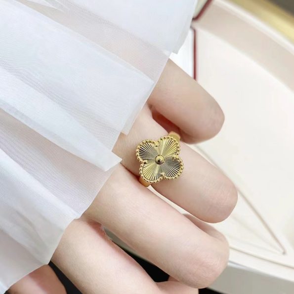 Van Cleef Clover Ring Dupe, One Diamonds