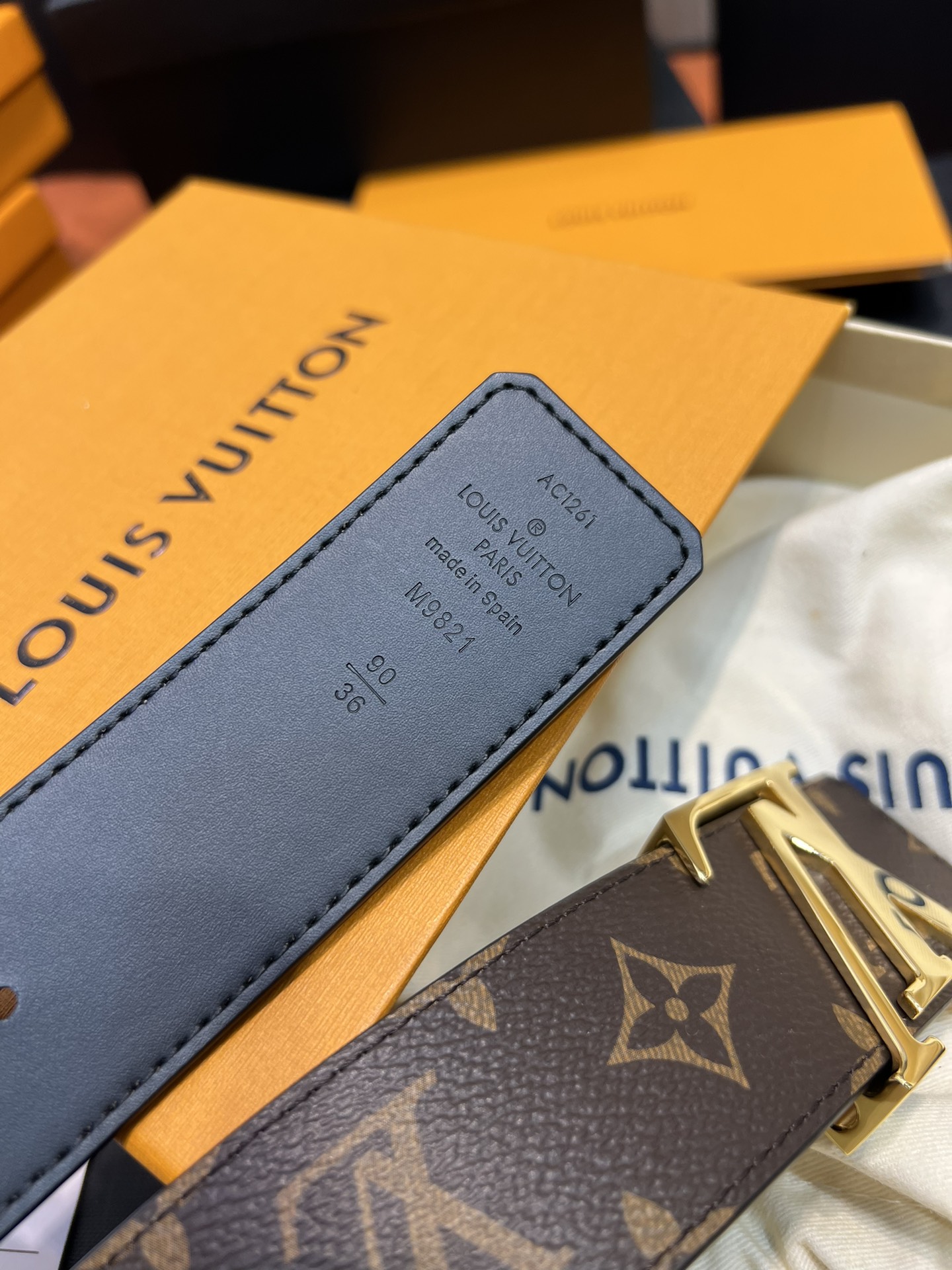 Louis Vuitton LV Leather Belts 1:1 Mirror Version