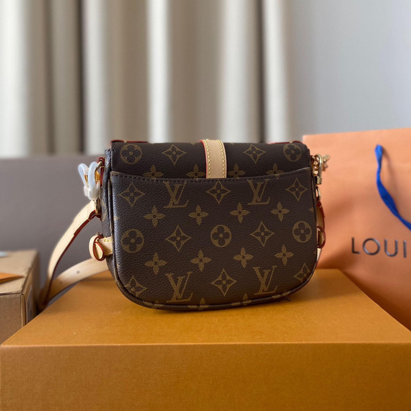 Louis Vuitton LV Saumur BB Shoulder Bag Crossbody Bag(Replica)