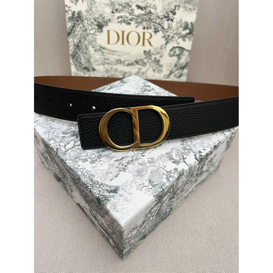 Dior cowhide and bottom leather, palladium plated pure steel buckle 35MM