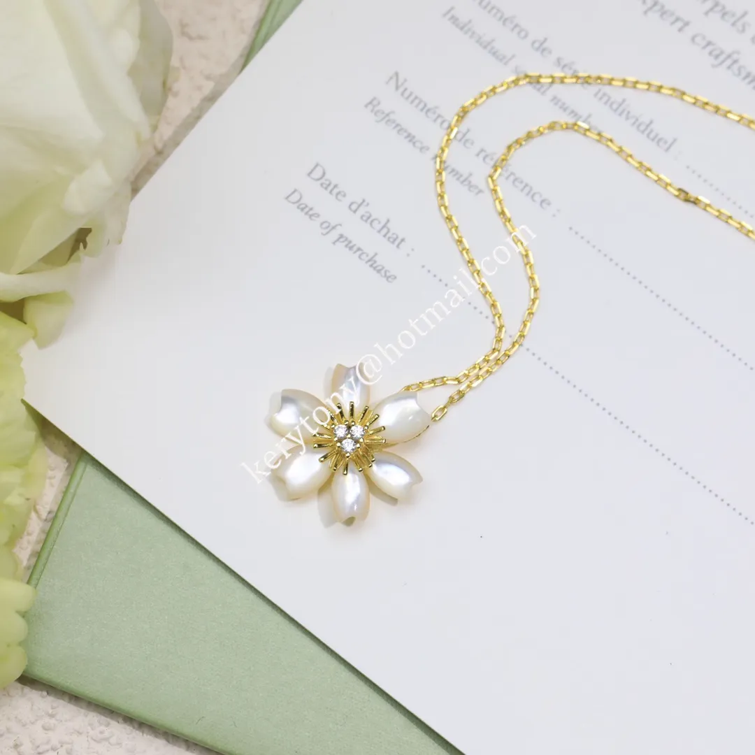 Cheap Van Cleef Arpels Rose de Noel Clip Pendant Yellow Gold With Diamond and Mother-of-pearl In Canada