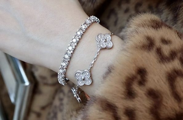Van Cleef Bracelet Dupe, Sliver& Full Diamonds Clover