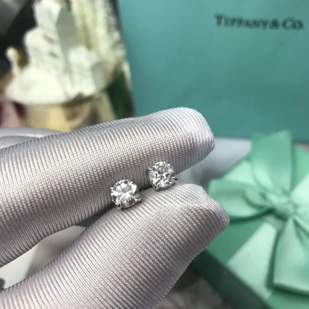 Replica Tiffany & Co 4 Prong Brilliant Solitaire Diamond White Gold America Sale Online Lady
