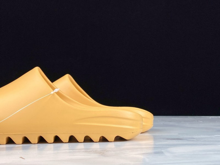 Yeezy Slide Desert Sand FW6344