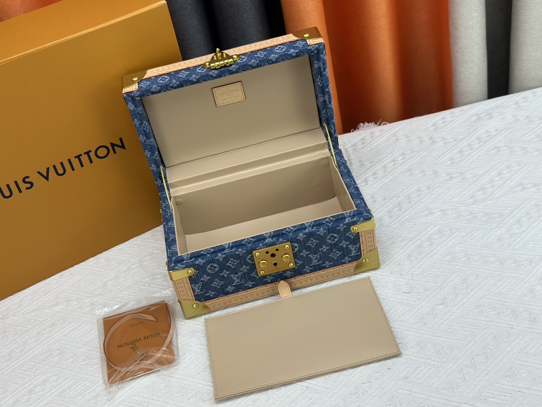 Louis Vuitton Coffret Trésor 24 M24572 Shoulder Bag Handbag