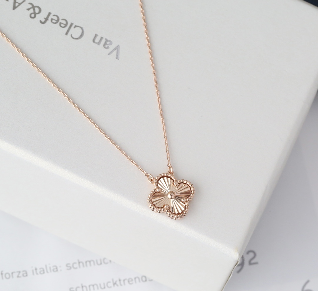 Van Cleef & Arpels Necklace 551