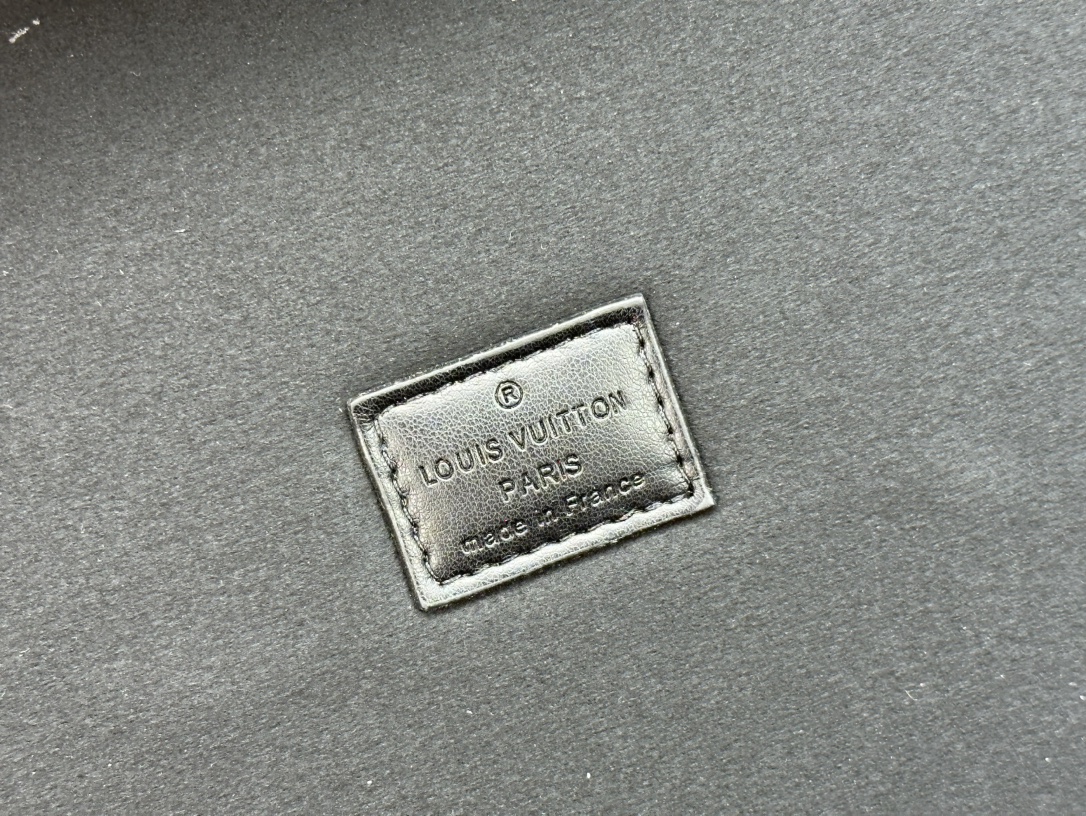 Louis Vuitton M4700B M47641 Shoulder Bag Handbag