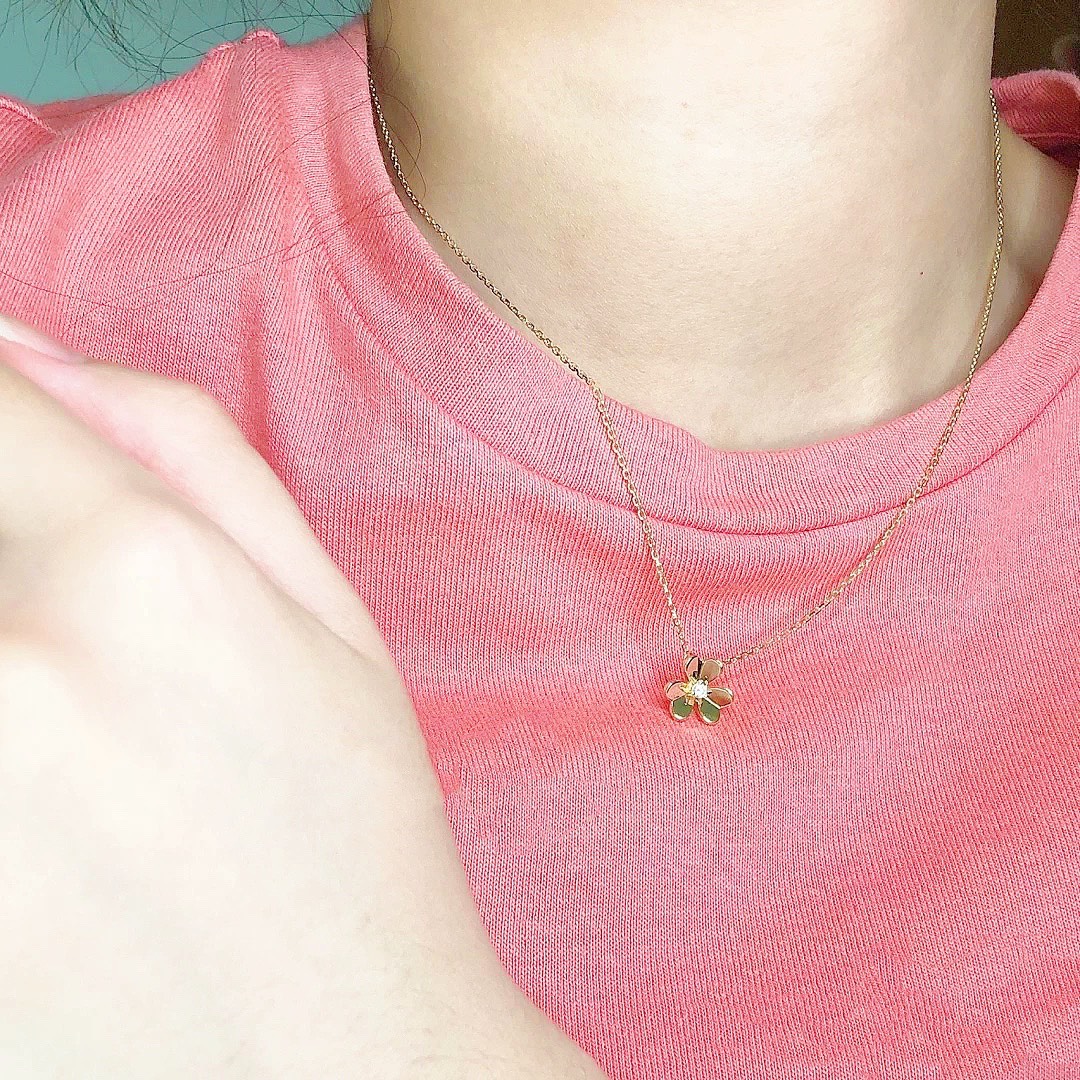 Van Cleef & Arpels Gold Three Flowers Necklace, Frivole pendant, mini model