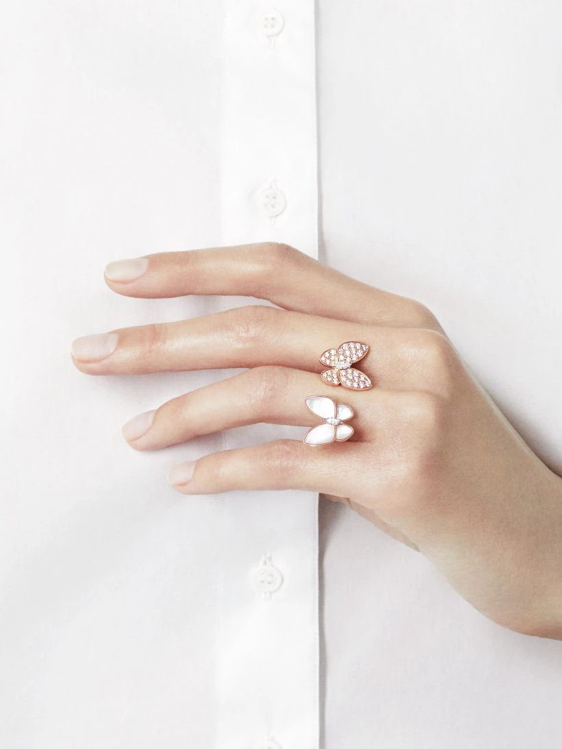 Van Cleef & Arpels Fluttering Butterfly Ring, Two Butterfly Between the Finger ring