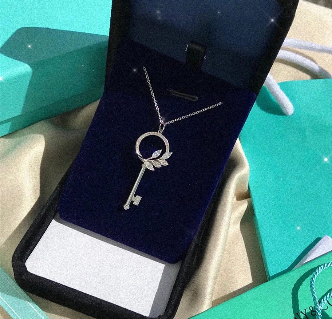 Tiffany Keys, Tiffany Victoria® Diamond Vine Circle Key in Platinum