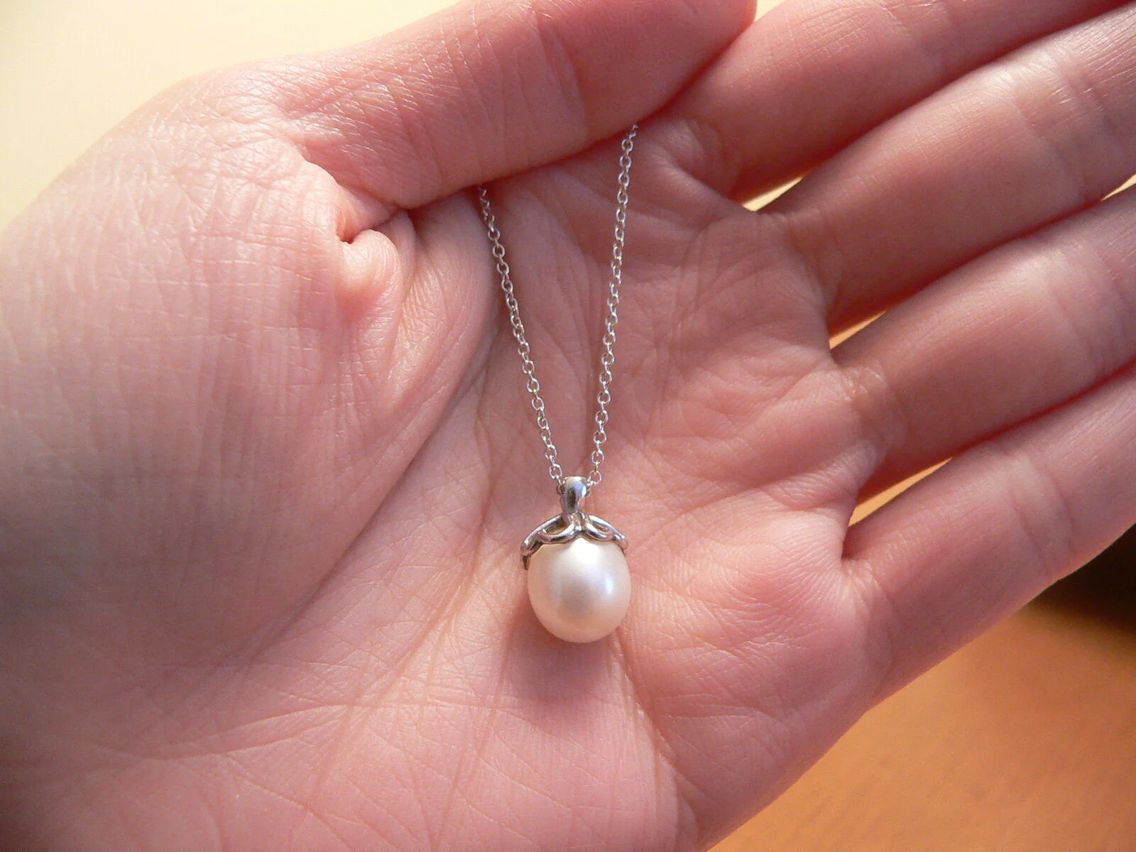 Tiffany & Co Silver Heart Cap Pearl Necklace Pendant Charm Chain Rare 17.5 Inch