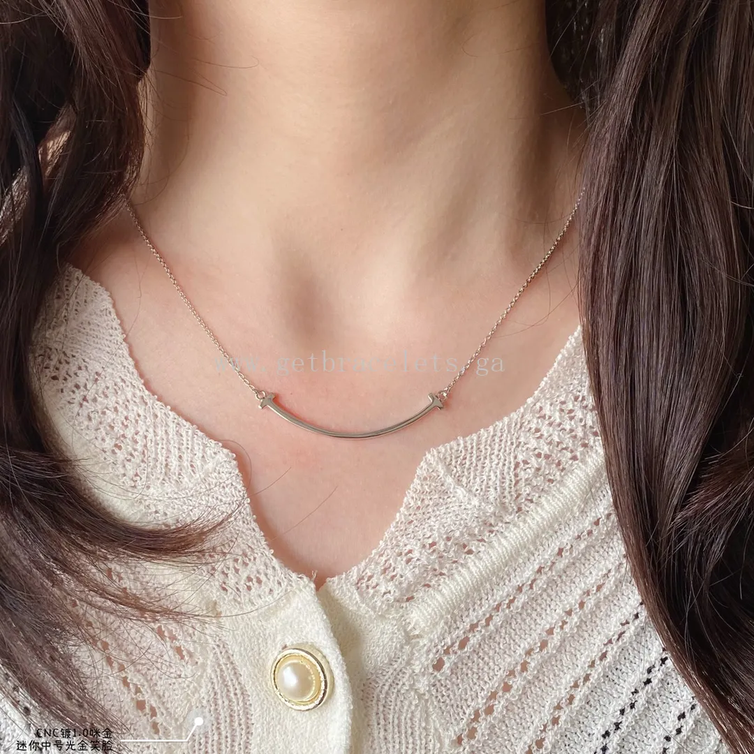 Tiffany T Medium Smile Pendant Yellow Gold/Rose Gold/White Gold