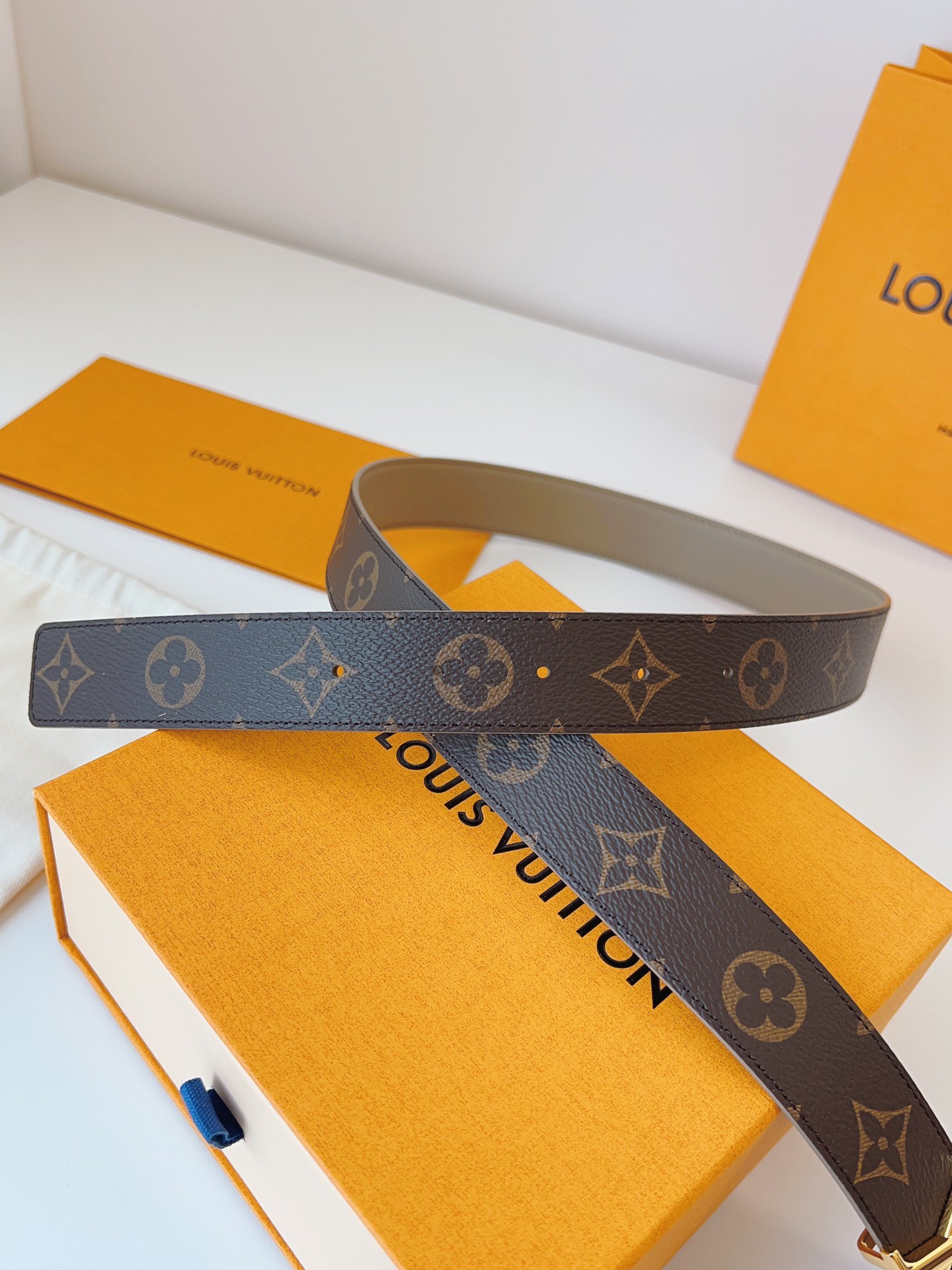 Louis Vuitton LV Leather Belts 1:1 Mirror Version