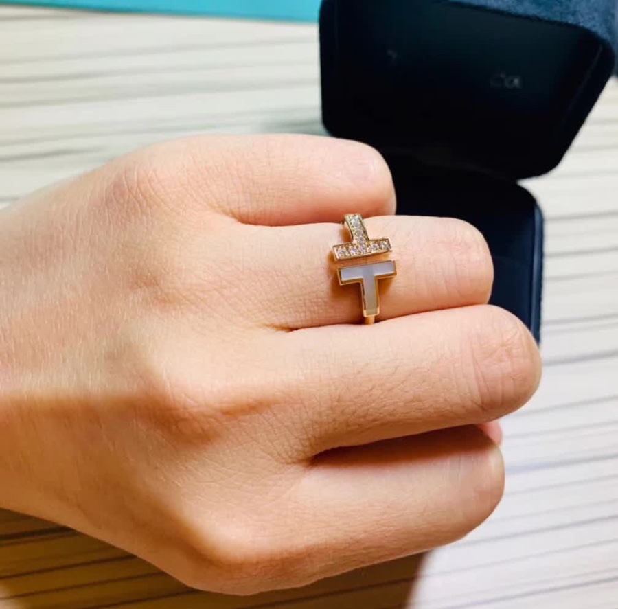 Tiffany T Wire Ring in Rose Gold with Diamonds and Mother-of-pearl