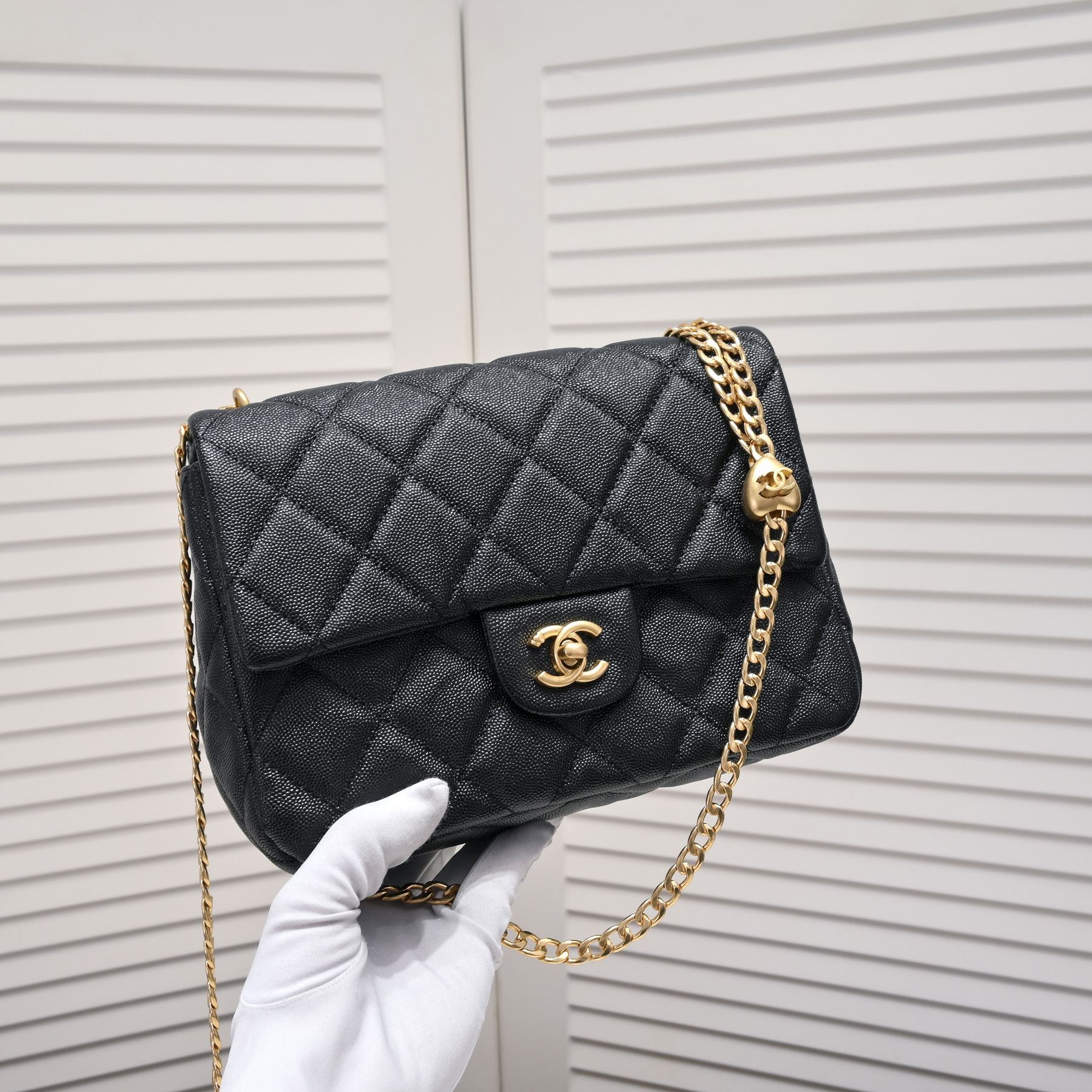 Chanel 23P Heart-Shaped Sardware Shoulder Bag Handbag