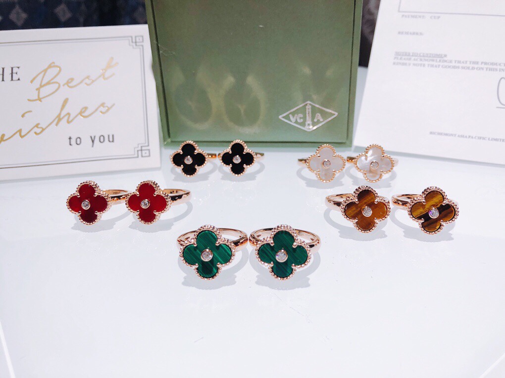 Van Cleef & Arpels Clover Ring with Diamonds