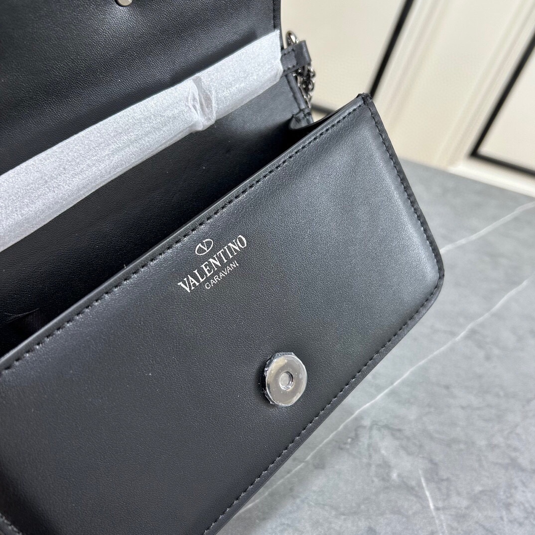 Valentino Garavani Stud Sign Crossbody bag 20226#