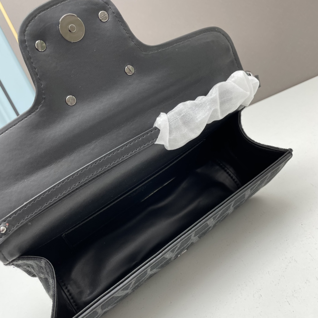 Valentino Garavani Calfskin Large Clutch Bag 5103